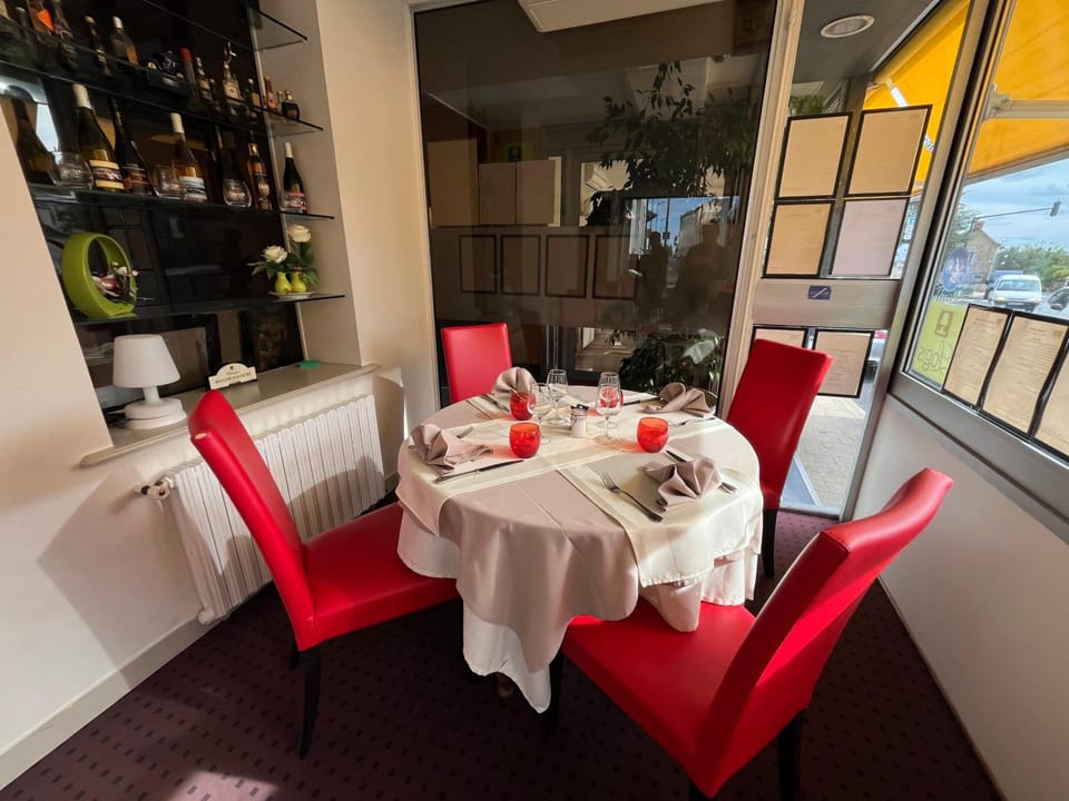 Logis Hotel & Restaurant de la Barque Hotel in Normandy