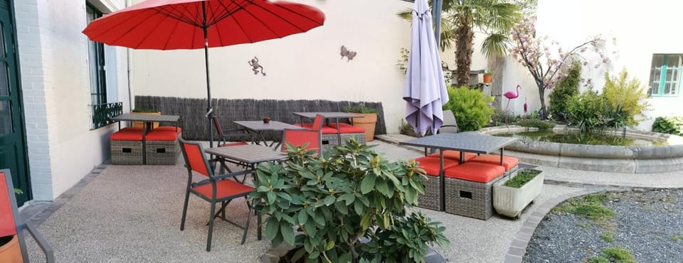 Logis Hotel Le Cerf Hotel in Centre-Val de Loire