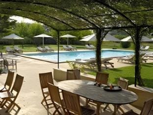 Le Mas de Peint - Hotel et Restaurant Hotel in Arles