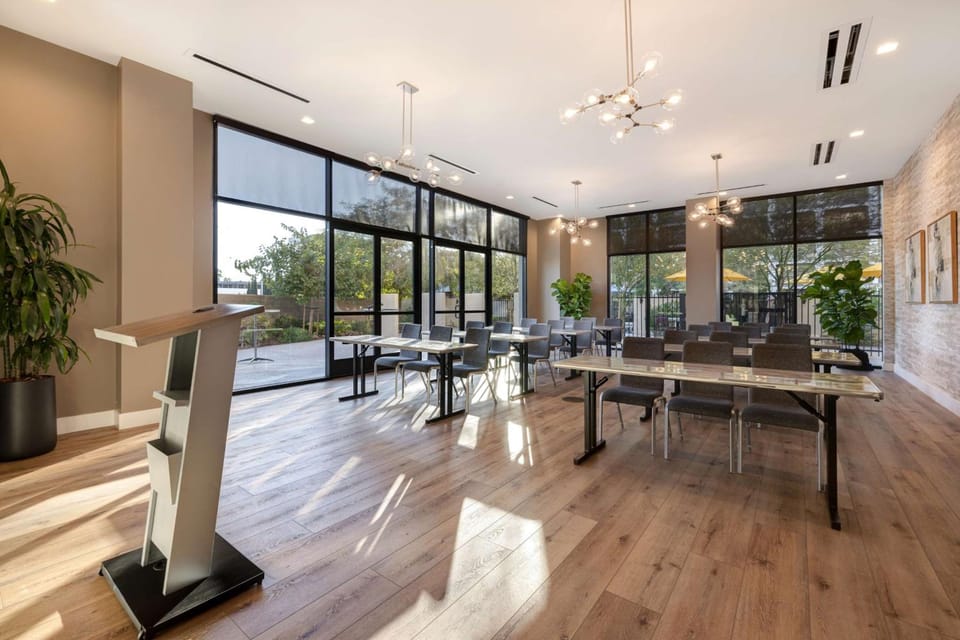 Home2 Suites by Hilton Anaheim Resort Hotel in Anaheim