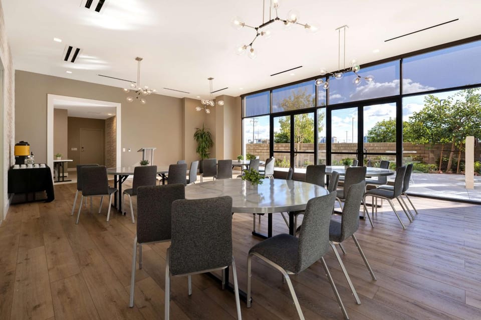 Home2 Suites by Hilton Anaheim Resort Hotel in Anaheim