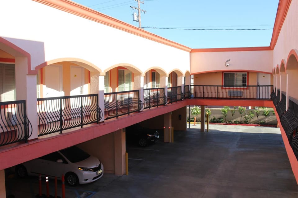 ERTH INN by AGA Maywood Hotel in Maywood