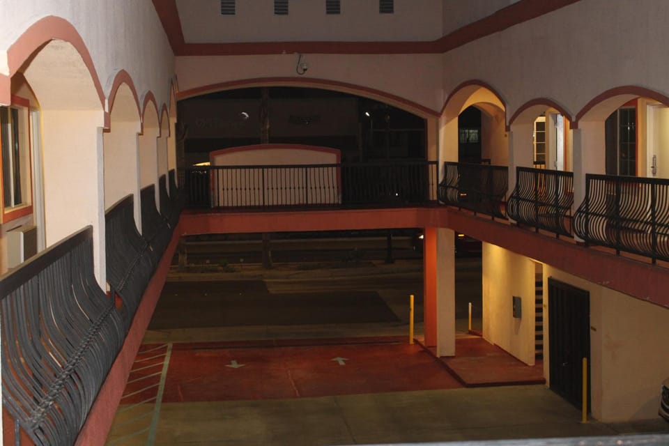 ERTH INN by AGA Maywood Hotel in Maywood