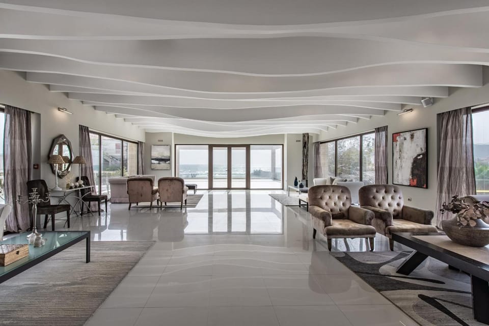 Shared lounge/TV area