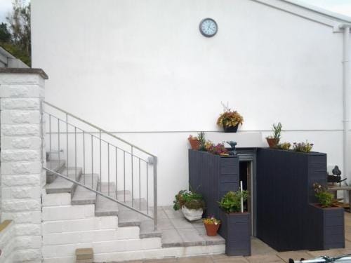 Lady Charlotte Guest rooms triple rooms Motel in Merthyr Tydfil