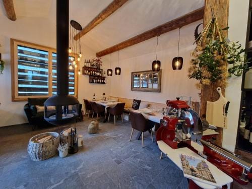 Chesa Prema Bed & Breakfast - Restaurant Hotel in Canton of Grisons