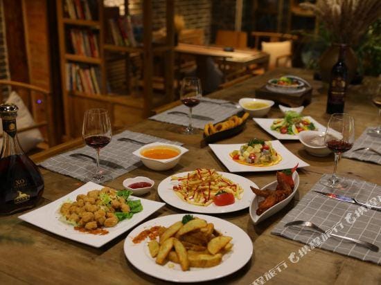 Hailuogou Gudaoman Yard Hotel in Sichuan