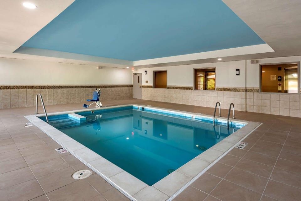 Comfort Inn & Suites Virginia Beach - Norfolk Airport Hotel in Norfolk