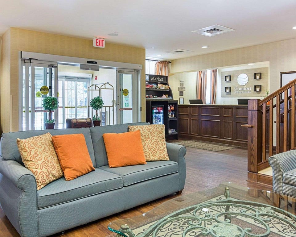 Comfort Inn & Suites Virginia Beach - Norfolk Airport Hotel in Norfolk