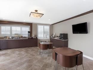 Harbor Inn & Suites Hotel in Santa Ana