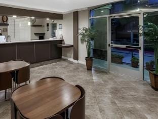 Harbor Inn & Suites Hotel in Santa Ana