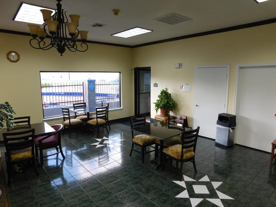 Regency Inn & Suites Beaumont Motel in Beaumont