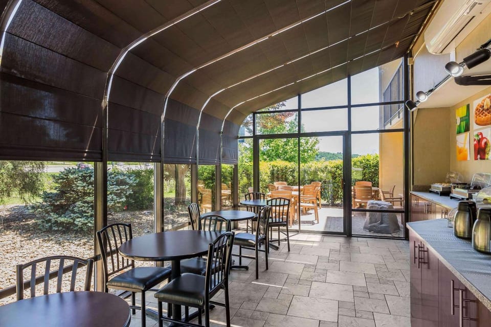 Quality Inn & Suites Sevierville - Pigeon Forge Hotel in Sevierville