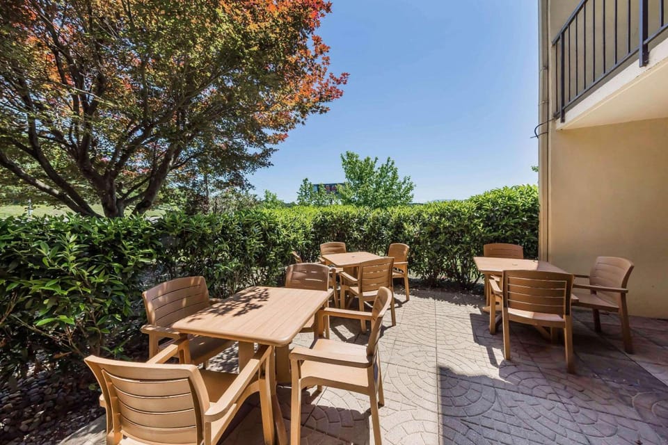 Quality Inn & Suites Sevierville - Pigeon Forge Hotel in Sevierville