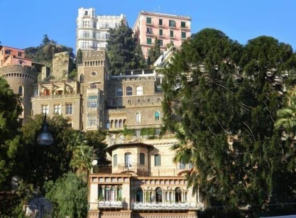 Amedeo Square Hotel in Naples