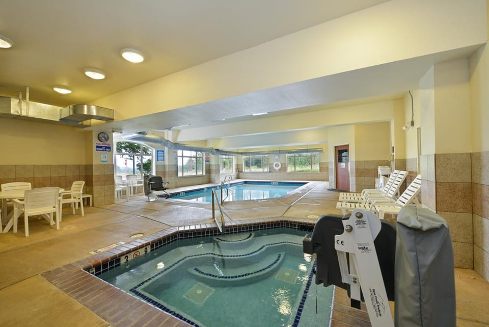 Comfort Suites Eugene University Hotel in Springfield