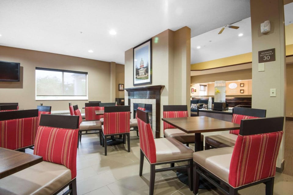 Comfort Suites Rochester Henrietta University Area Hotel in New York
