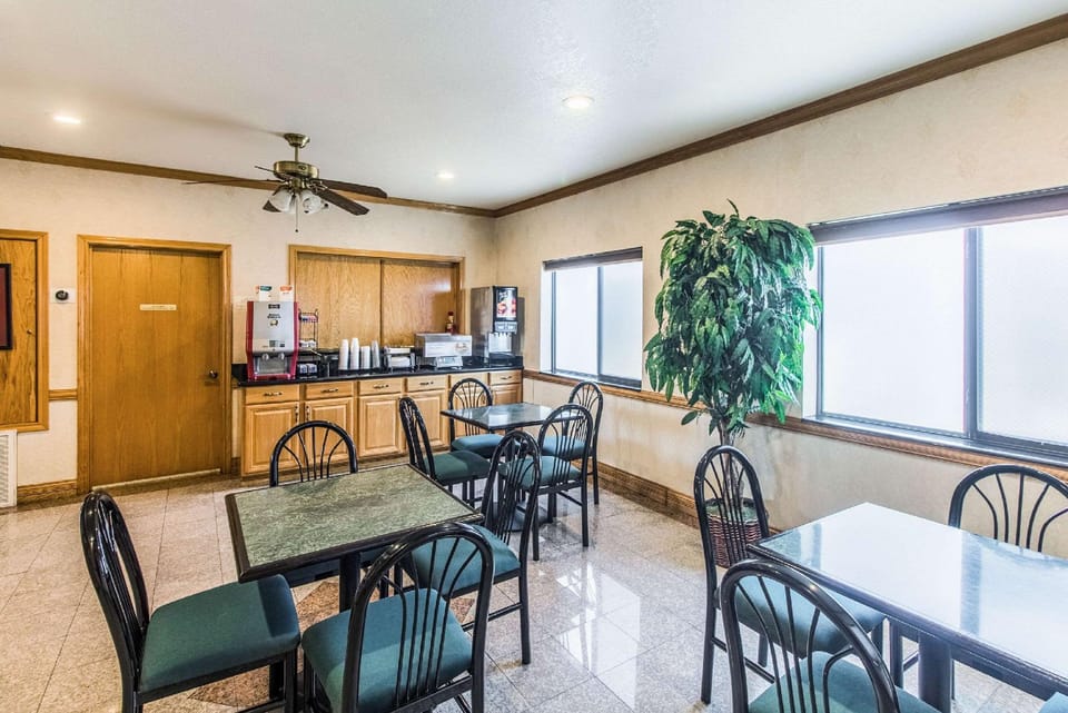 Econo Lodge Inn & Suites Corpus Christi Hotel in Corpus Christi