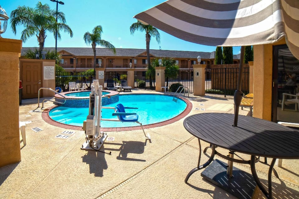Econo Lodge Inn & Suites Corpus Christi Hotel in Corpus Christi