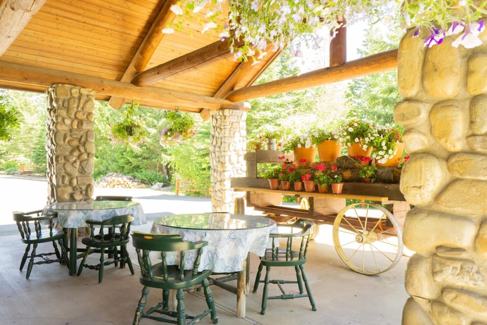 Log Inn Bonners Ferry Inn in Idaho