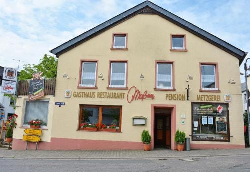 Gasthaus Metzgerei Pension Maßem Inn in Trier-Saarburg