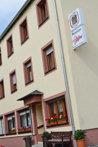 Gasthaus Metzgerei Pension Maßem Inn in Trier-Saarburg