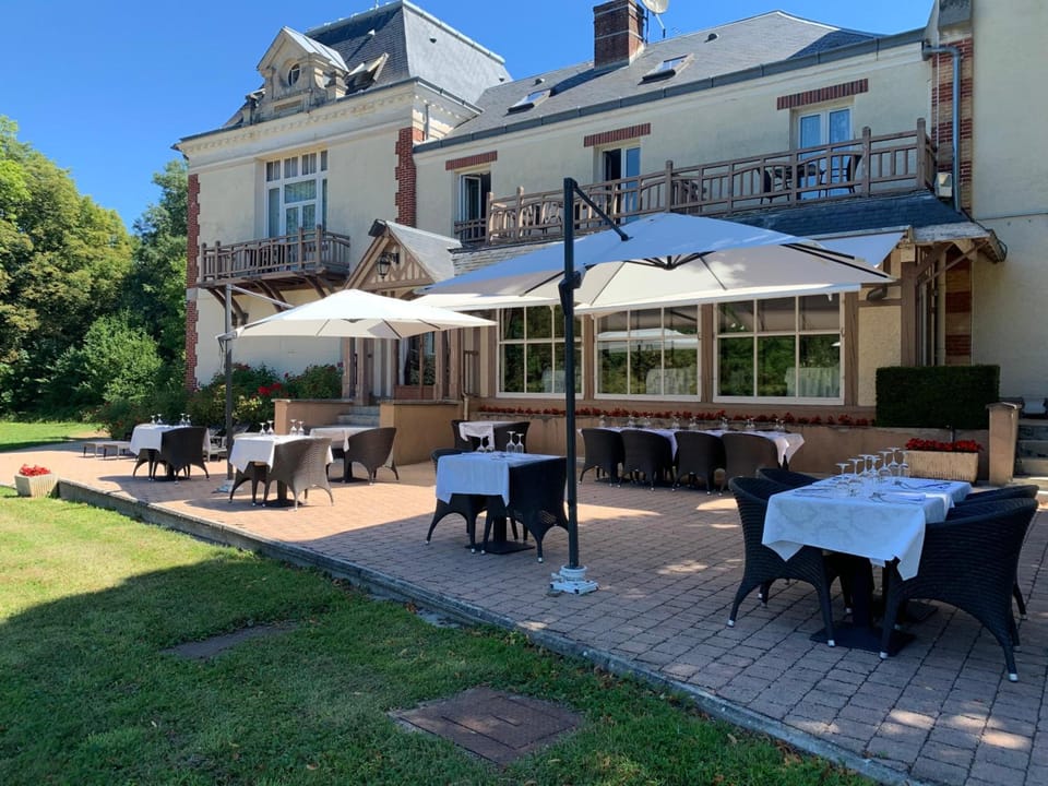 Chateau Des Bondons EI Hotel in Île-de-France