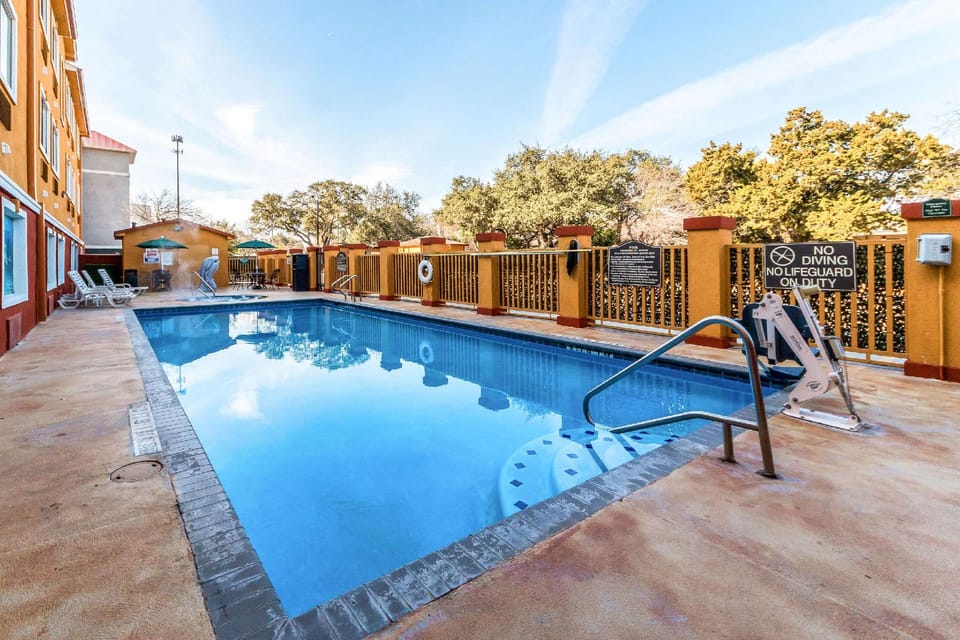 Quality Inn & Suites SeaWorld North Hotel in San Antonio