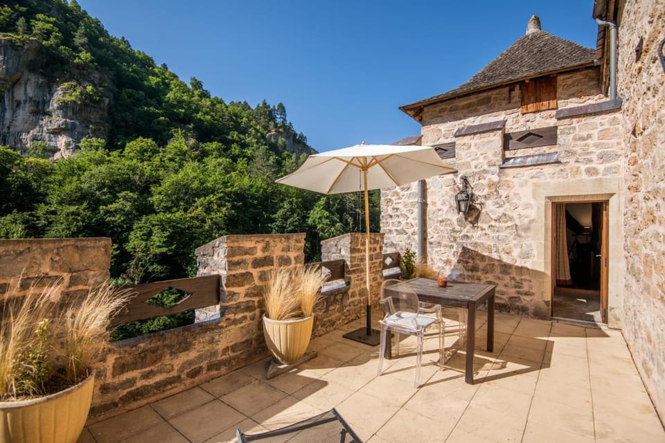 Chateau De La Caze Piscine & Spa - Ste Enimie Hotel in Auvergne-Rhône-Alpes