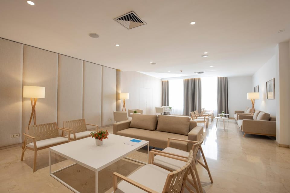 Shared lounge/TV area