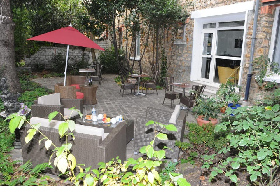 Hotel Patio Brancion Hotel in Vanves