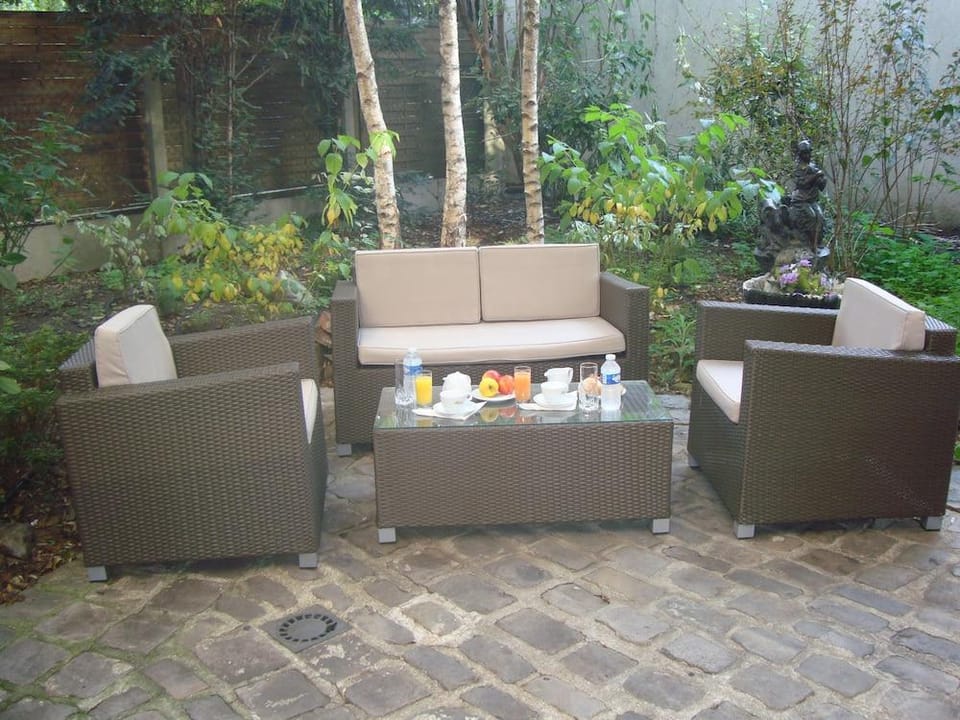 Hotel Patio Brancion Hotel in Vanves