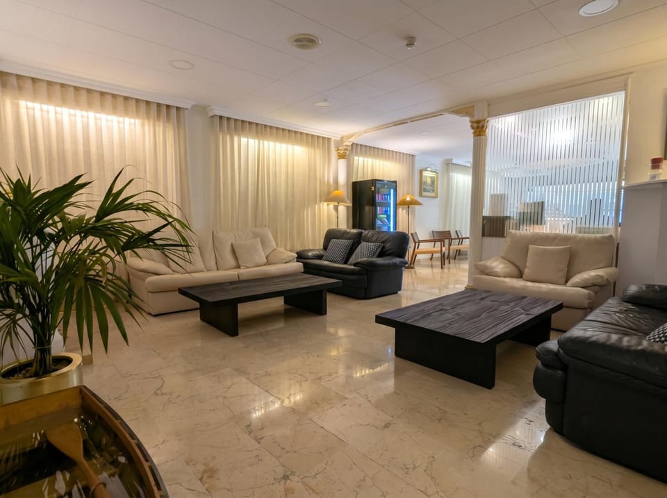 Shared lounge/TV area