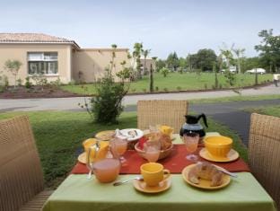 Vacanceole - Residence les Demeures du Ventoux Resort in Carpentras