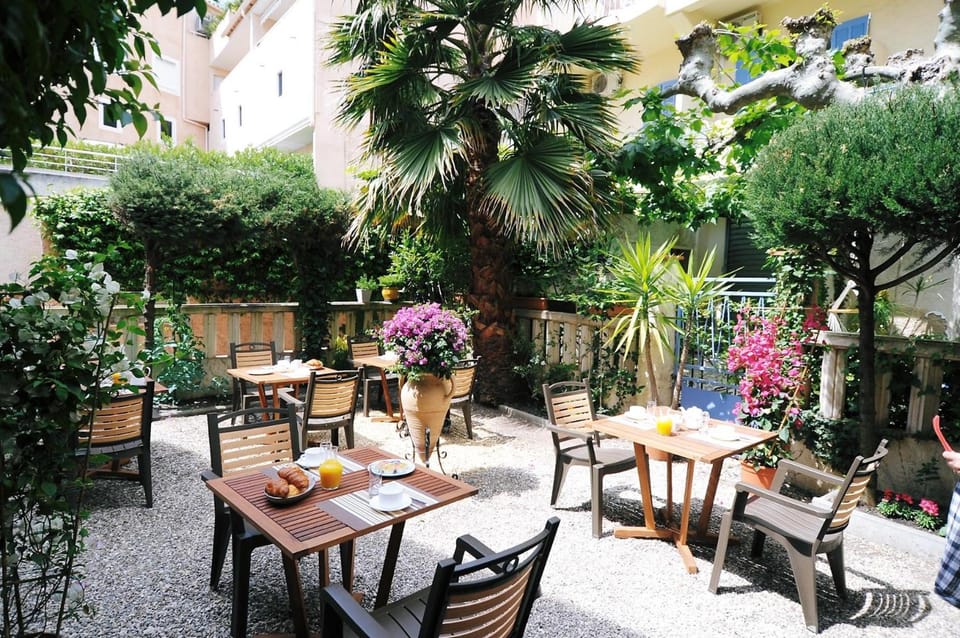 Hotel le Chardon Bleu Hotel in Sainte-Maxime