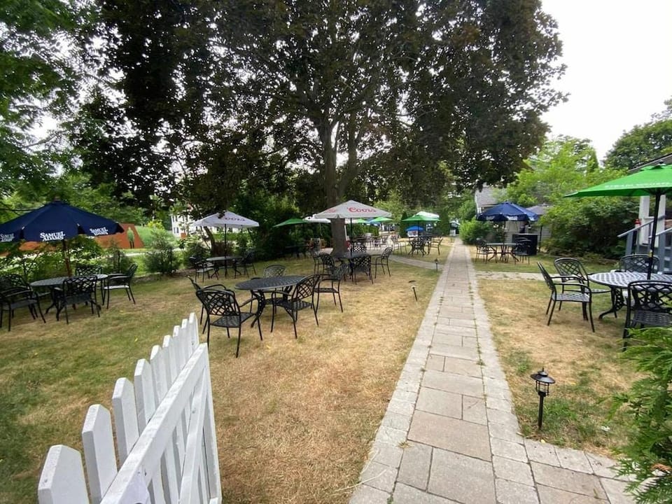 The Olde Angel Inn Hotel in Niagara-on-the-Lake