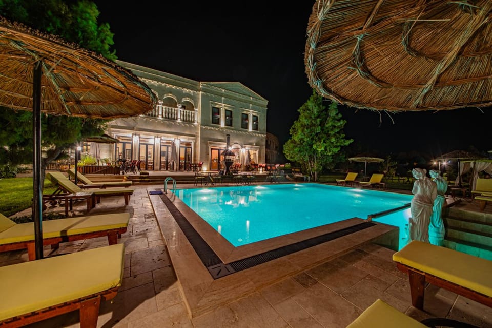Swimming pool