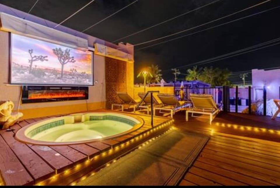 MI KASA HOT SPRINGS Clothing Optional,420 Friendly,Adults Only, Hotel in Desert Hot Springs