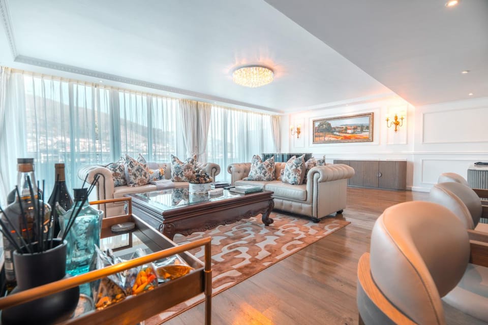 Shared lounge/TV area