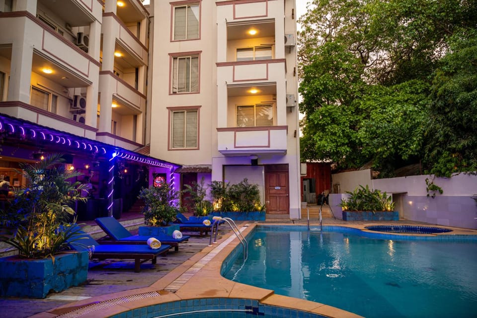 Swimming pool