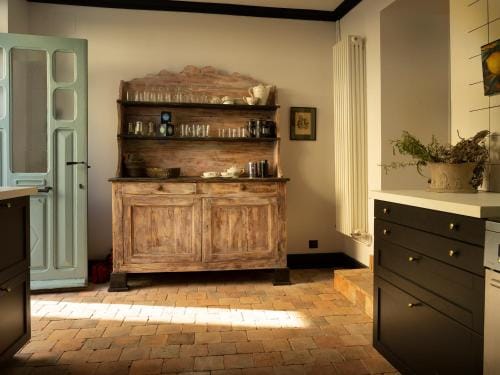 The Riverhouse, magical house with garden by the river Seine Hotel in Bourgogne-Franche-Comté
