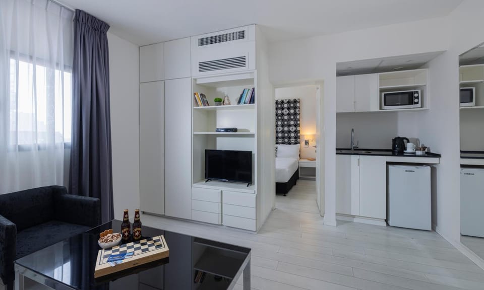 Shared lounge/TV area