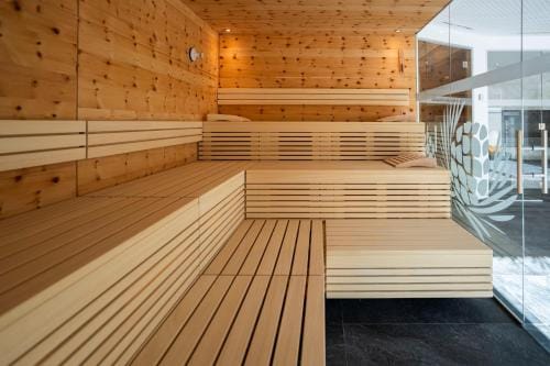 Hotel Helvetia Inn in Canton of Grisons
