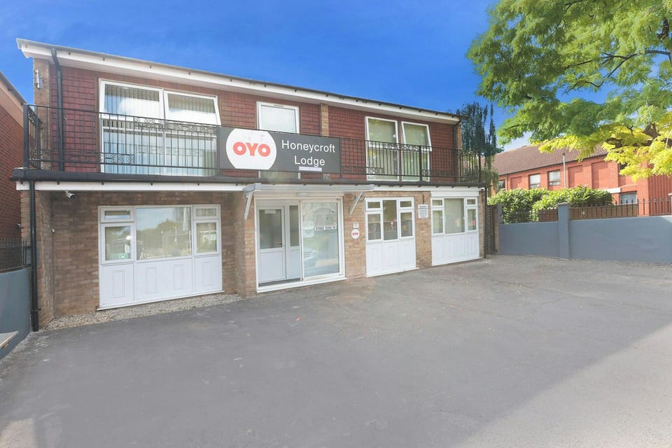 OYO Honeycroft Lodge Hotel in Uxbridge
