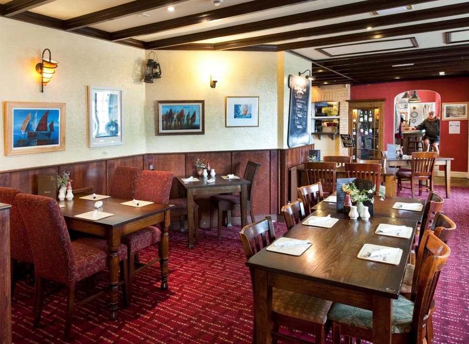Anchor Inn by Greene King Inns Inn in Beer Beach