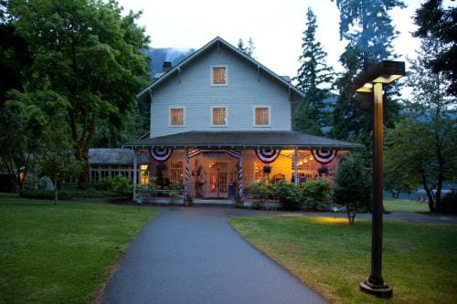 Lake Crescent Lodge Lodge in Olympic National Park