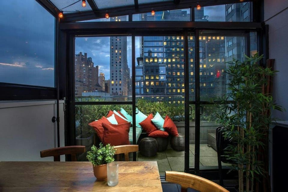 6 Columbus Hotel in Midtown