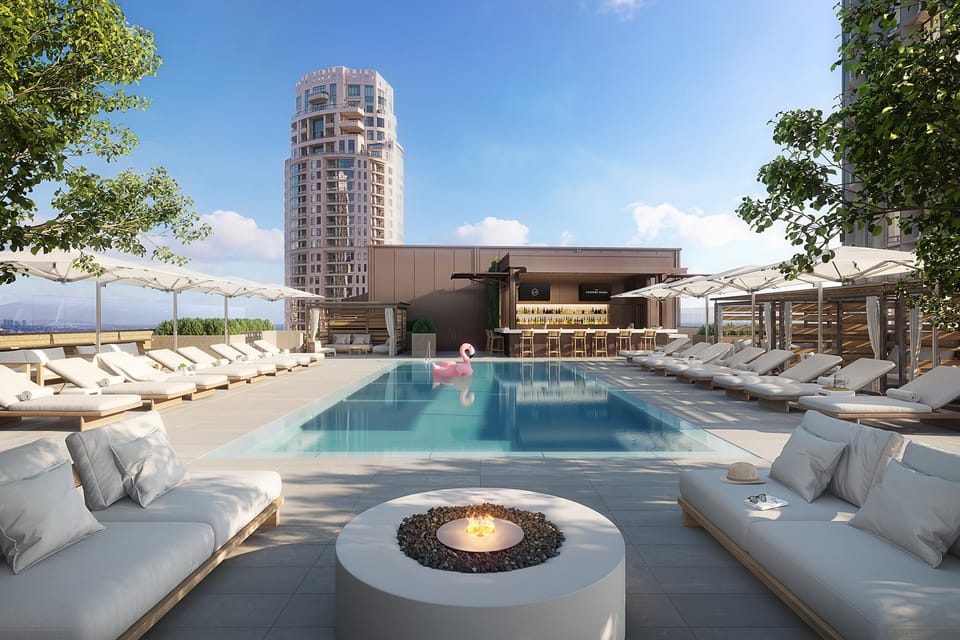 Swimming pool [outdoor]