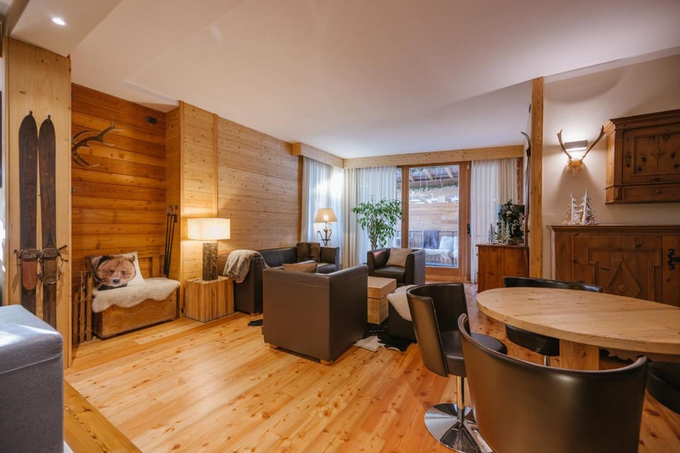 Shared lounge/TV area