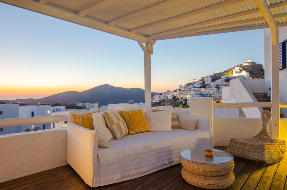 Avanti Hotel in Decentralized Administration of the Aegean